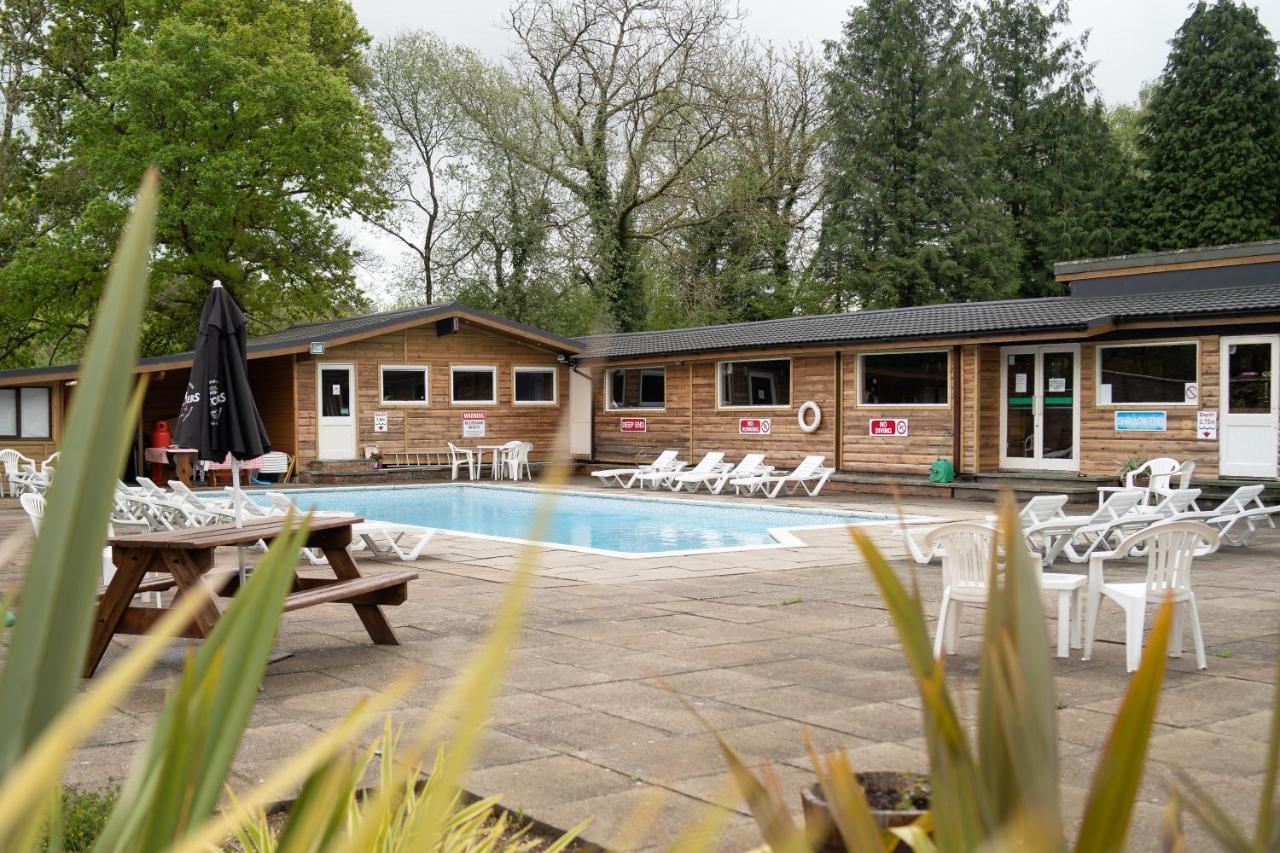 Honeysuckle Lodge Set In A Beautiful 24 Acre Woodland Holiday Park Newcastle Emlyn Exterior foto